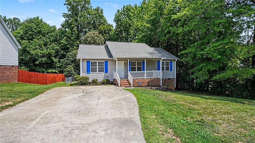 2 Leaf Ridge Court Thomasville, NC 27360 - Photo 2 of 18
