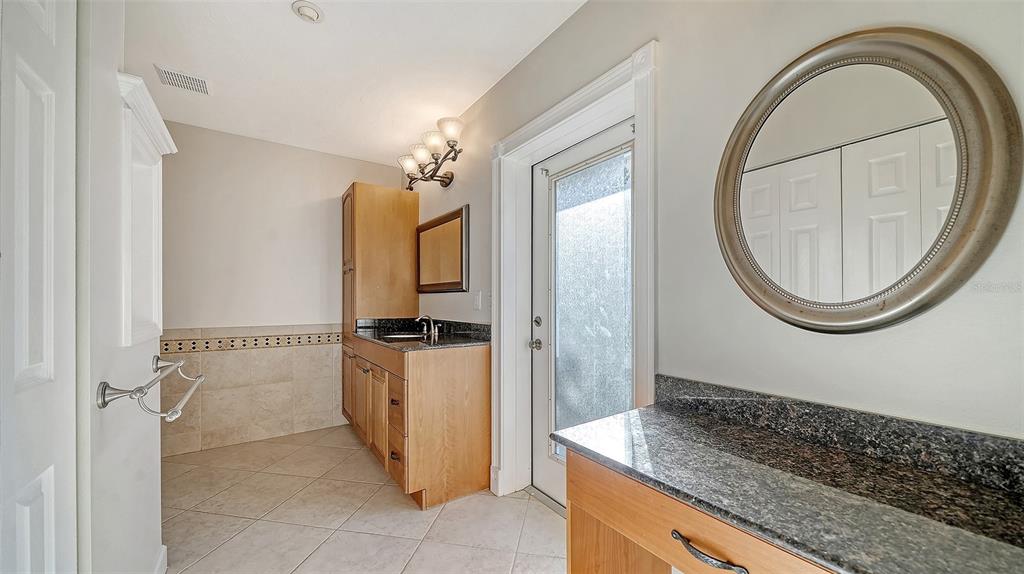 2452 Whippoorwill Circle Sarasota, FL 34231 - Photo 18 of 45