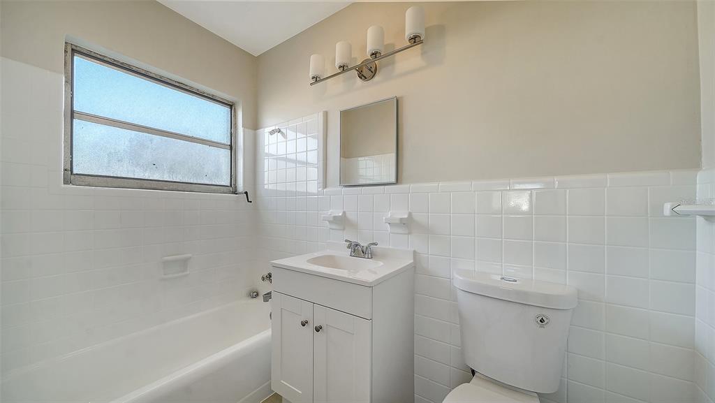 2452 Whippoorwill Circle Sarasota, FL 34231 - Photo 24 of 44 a bathroom with a sink mirror toilet and bathtub