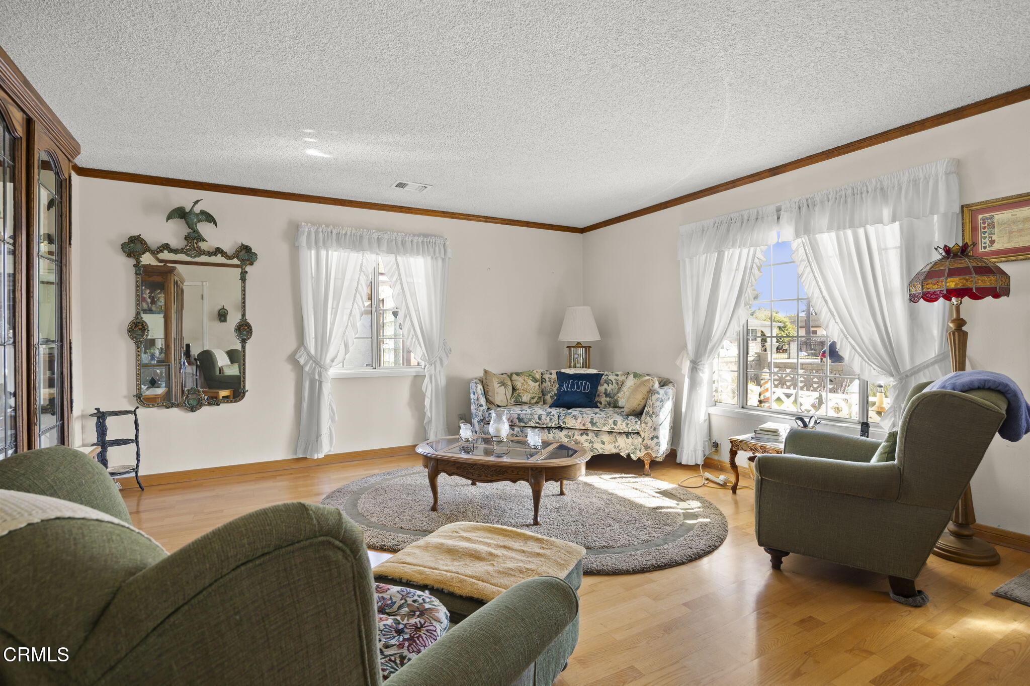 3176 East Clinton Circle Oxnard, CA 93033 - Photo 8 of 41 7-web-or-mls-UpmarketMedia_3176Clinton-9