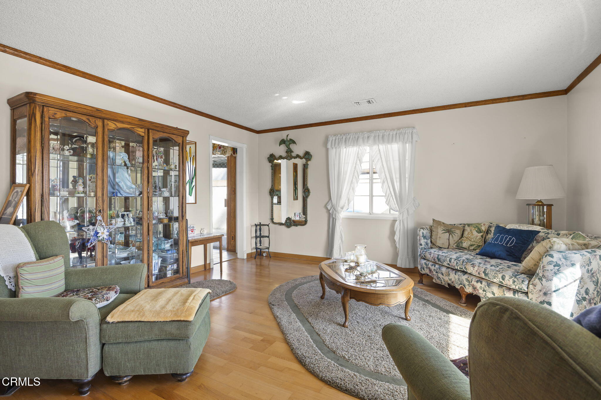 3176 East Clinton Circle Oxnard, CA 93033 - Photo 9 of 41 5-web-or-mls-UpmarketMedia_3176Clinton-3