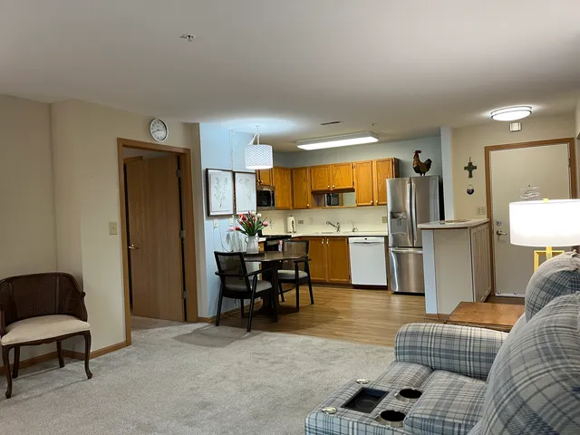 $155,000 | 605 Barrington Avenue, Unit 216, East Dundee, IL 60118