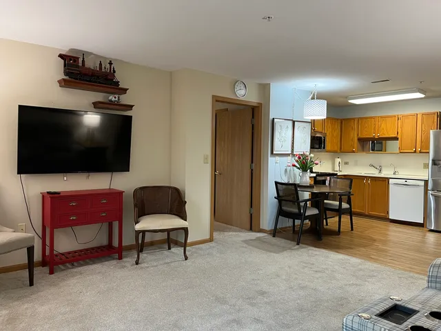 $155,000 | 605 Barrington Avenue, Unit 216, East Dundee, IL 60118
