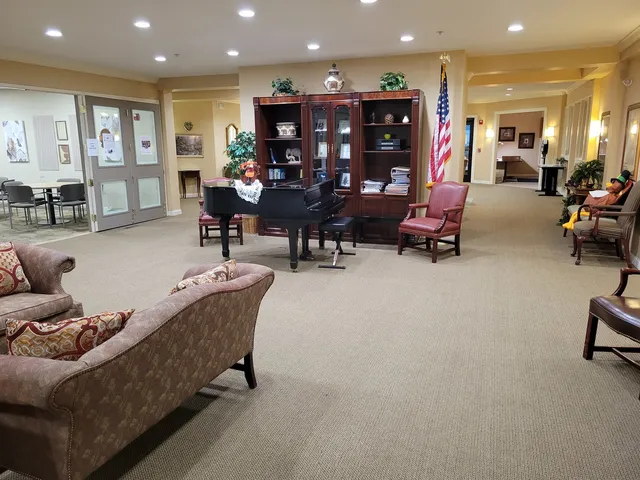 $155,000 | 605 Barrington Avenue, Unit 216, East Dundee, IL 60118