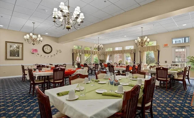 $155,000 | 605 Barrington Avenue, Unit 216, East Dundee, IL 60118