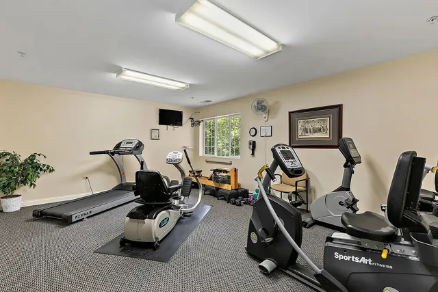 $155,000 | 605 Barrington Avenue, Unit 216, East Dundee, IL 60118