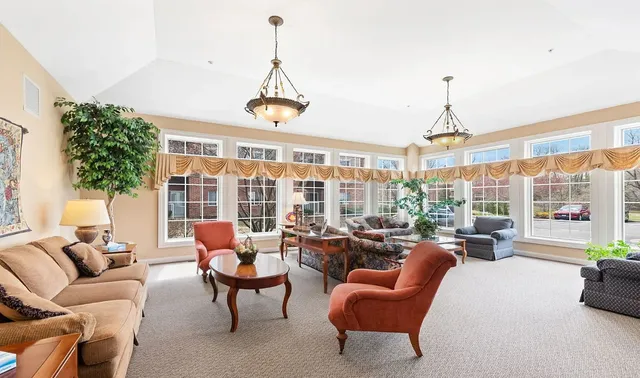 $155,000 | 605 Barrington Avenue, Unit 216, East Dundee, IL 60118