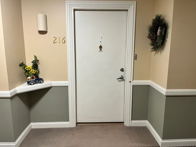 $155,000 | 605 Barrington Avenue, Unit 216, East Dundee, IL 60118