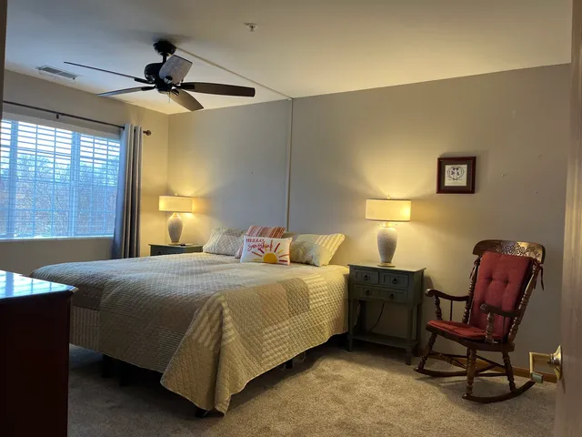 $155,000 | 605 Barrington Avenue, Unit 216, East Dundee, IL 60118