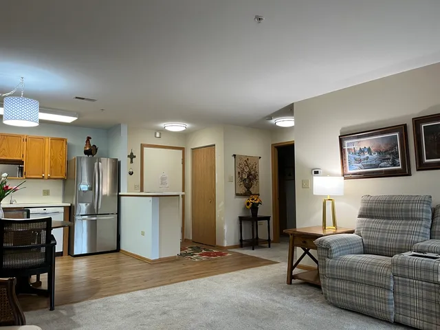 $155,000 | 605 Barrington Avenue, Unit 216, East Dundee, IL 60118