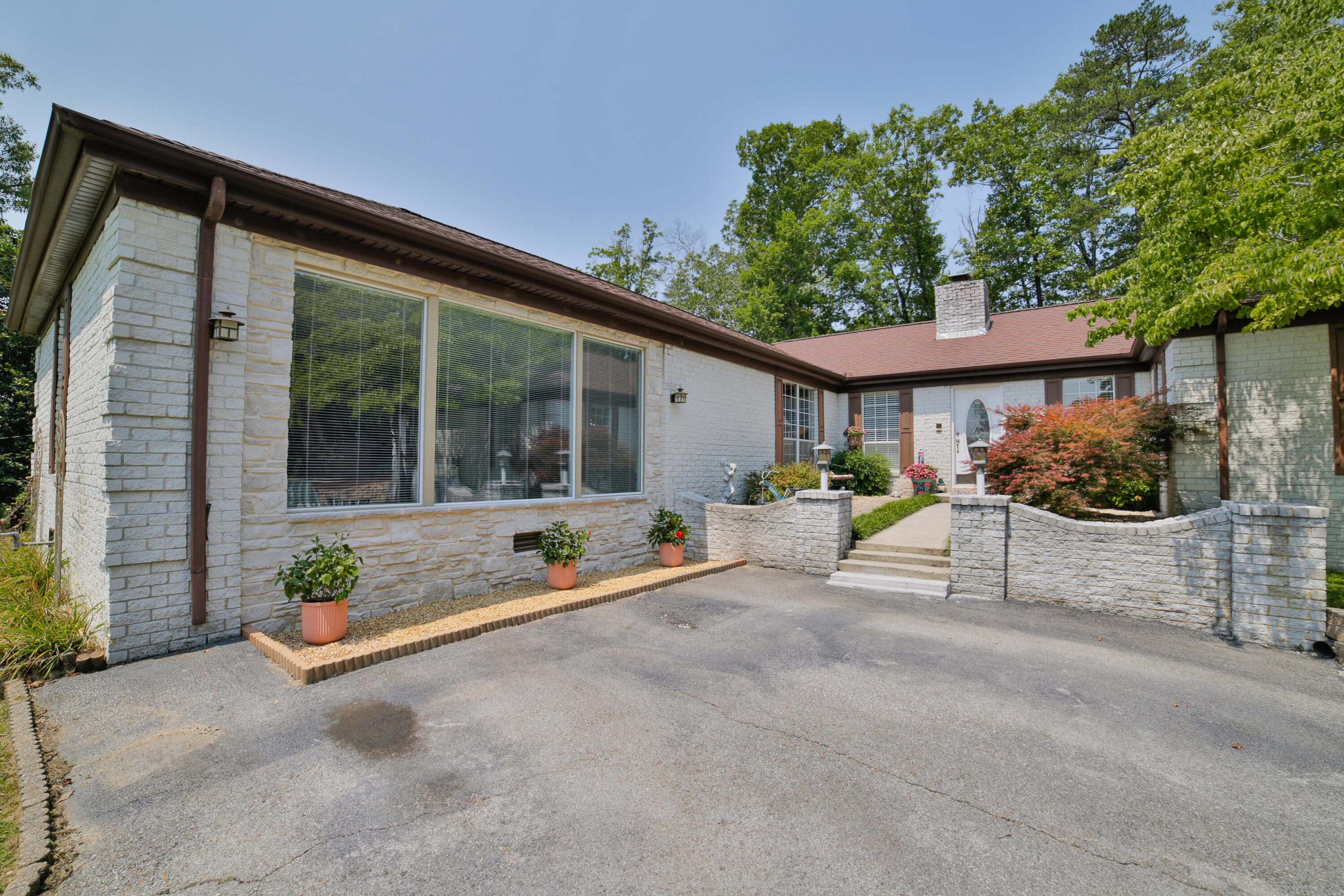 1040 Peters Road Soddy Daisy, TN 37379 - Photo 6 of 57 Well maintained