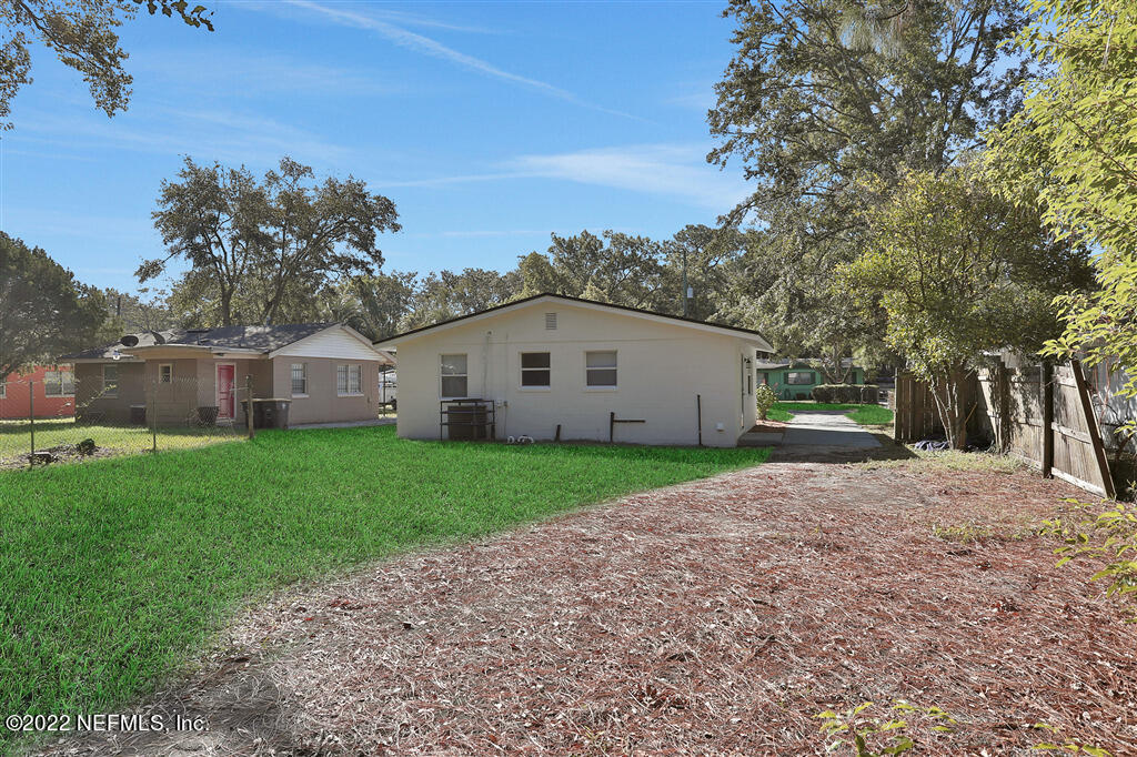 4657 Colchester Road Jacksonville, FL 32208 - Photo 20 of 23 a view of backyard with green space