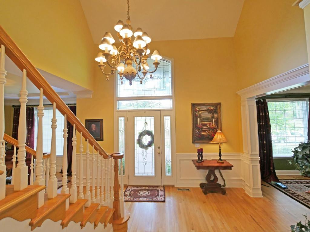100 Chestnut Ridge Drive Jonesborough, TN 37659 - Photo 11 of 36 View from great room to foyer