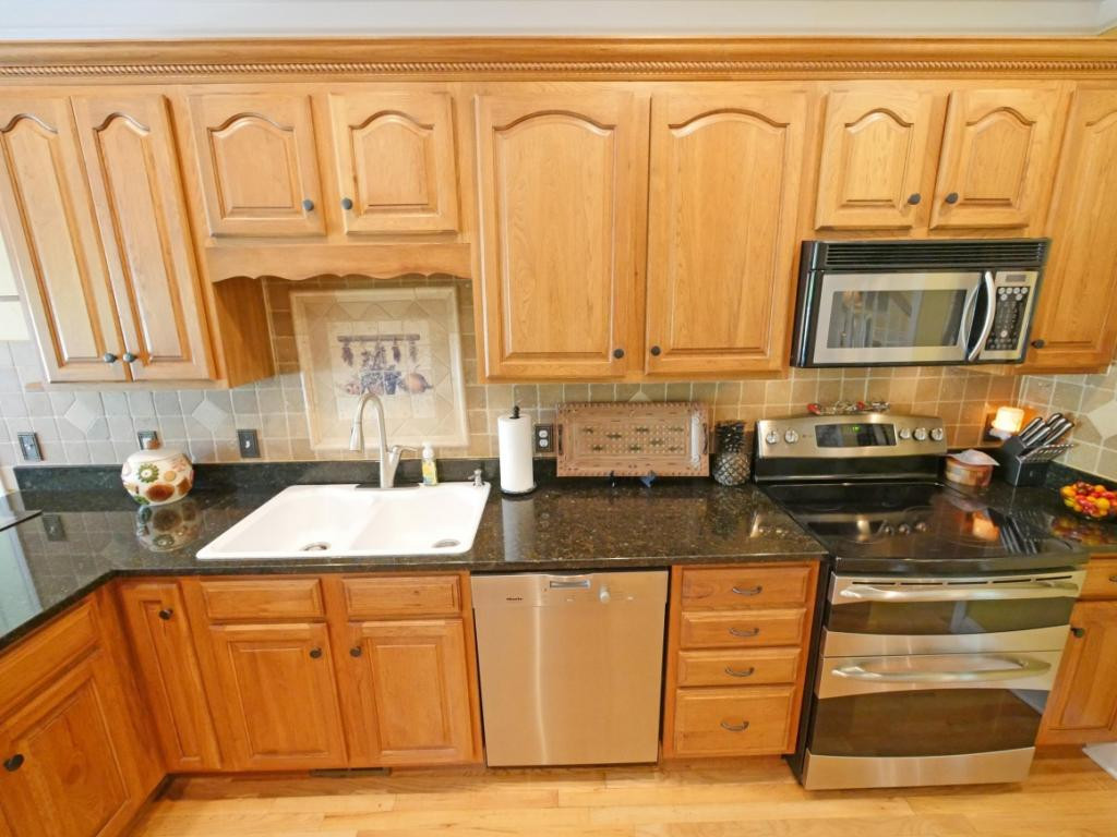 100 Chestnut Ridge Drive Jonesborough, TN 37659 - Photo 12 of 36 Granite counter tops