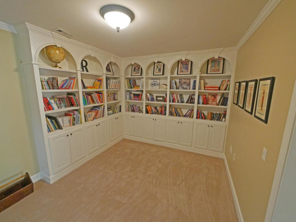 100 Chestnut Ridge Drive Jonesborough, TN 37659 - Photo 29 of 36 Office with built in bookcases