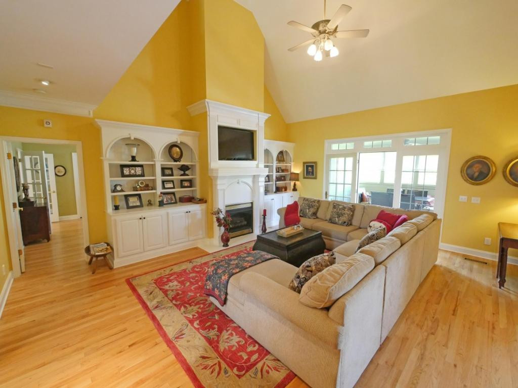 100 Chestnut Ridge Drive Jonesborough, TN 37659 - Photo 8 of 36 Lots of built ins