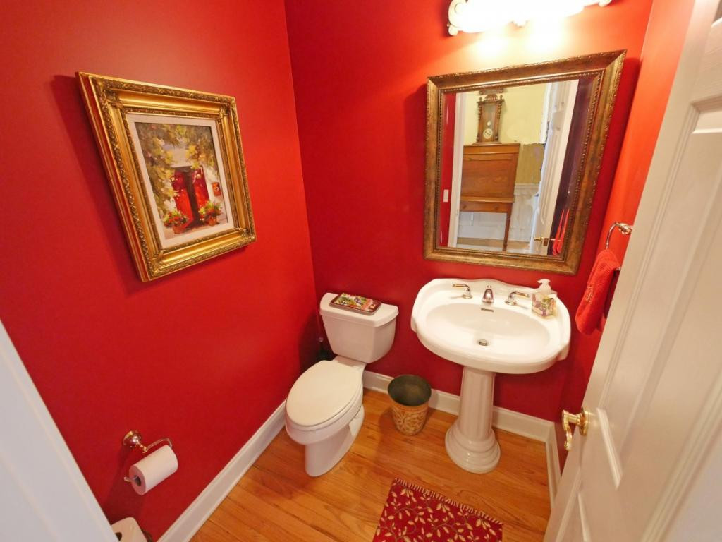 100 Chestnut Ridge Drive Jonesborough, TN 37659 - Photo 9 of 36 Powder room