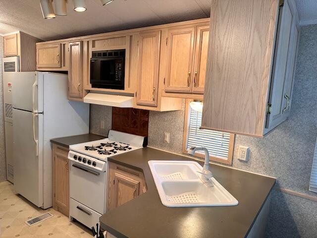 430 Post Road, Unit 83 Wells, ME 04090 - Photo 5 of 14 IMG_1671
