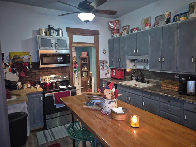 $165,000 | 8 North Meridian Street, Redkey, IN 47373