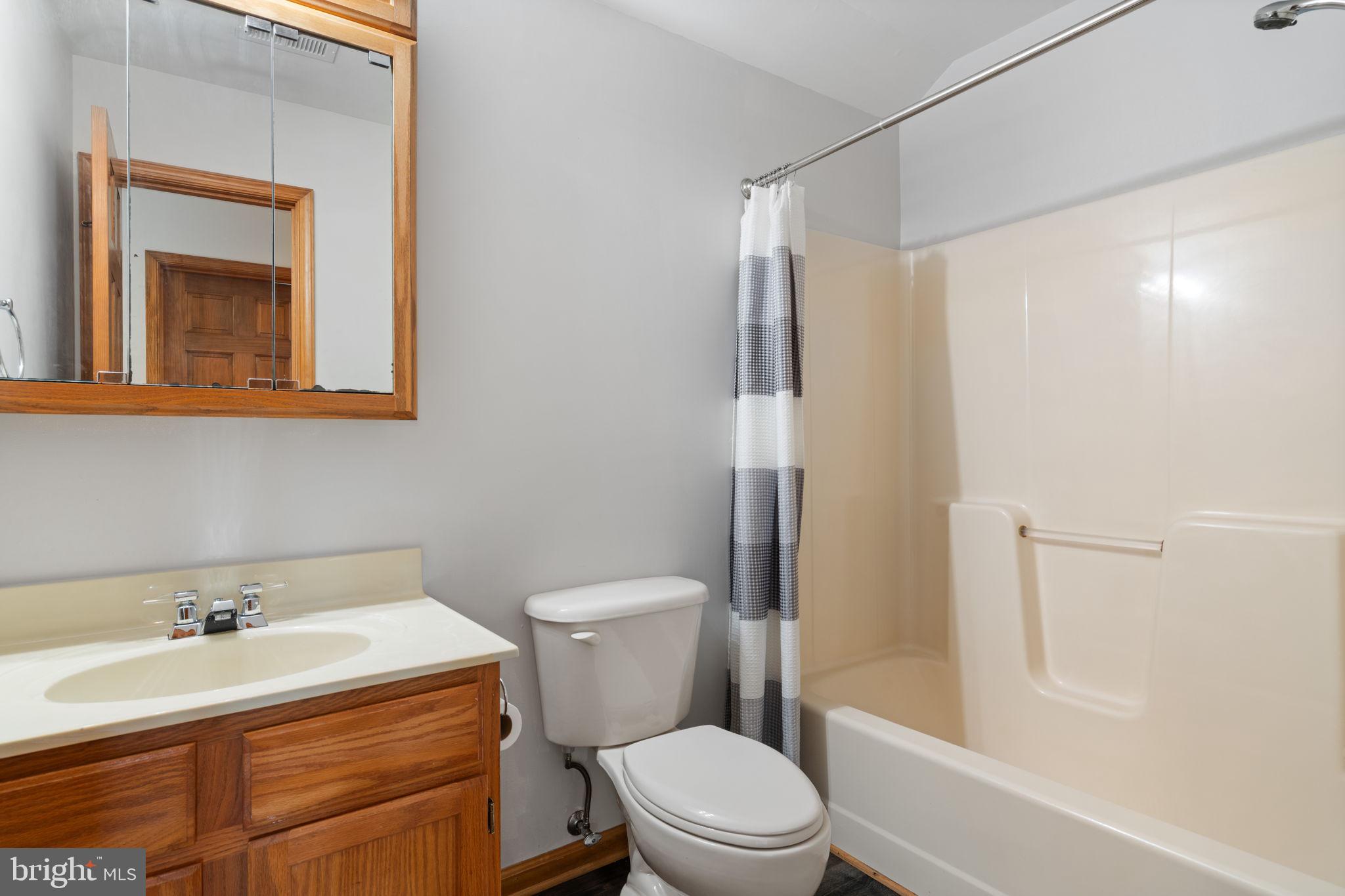 5418 Courthouse Road Spotsylvania, VA 22551 - Photo 44 of 73 Upstairs Shared Bath