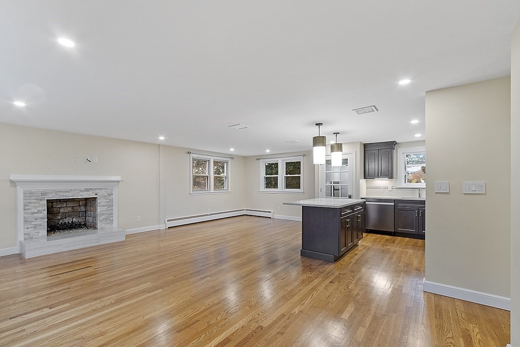 112 Kingston Road Waltham, MA 02451 - Photo 2 of 34