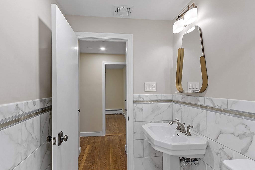112 Kingston Road Waltham, MA 02451 - Photo 22 of 34
