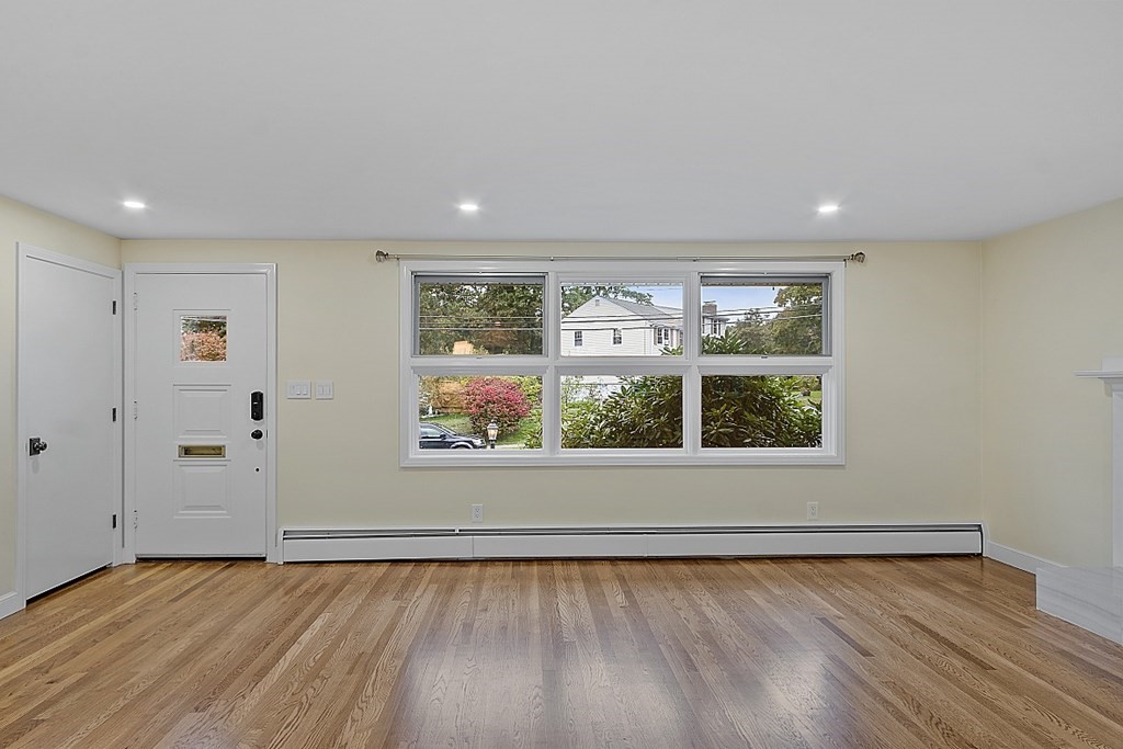 112 Kingston Road Waltham, MA 02451 - Photo 3 of 34