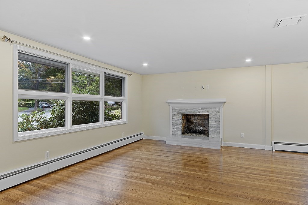 112 Kingston Road Waltham, MA 02451 - Photo 5 of 34