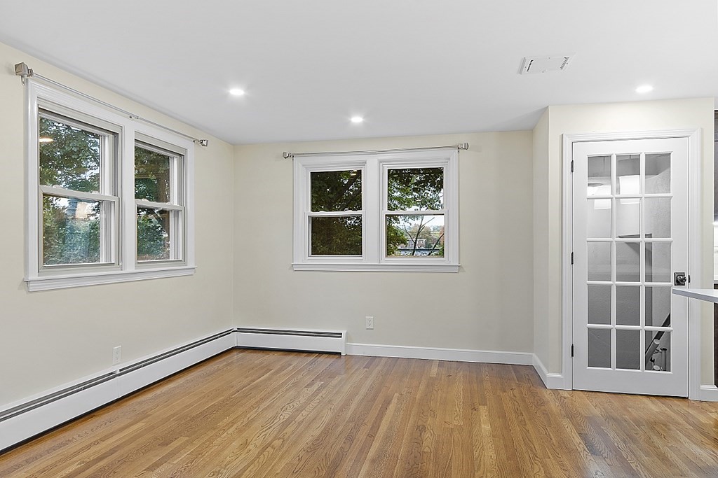 112 Kingston Road Waltham, MA 02451 - Photo 7 of 34