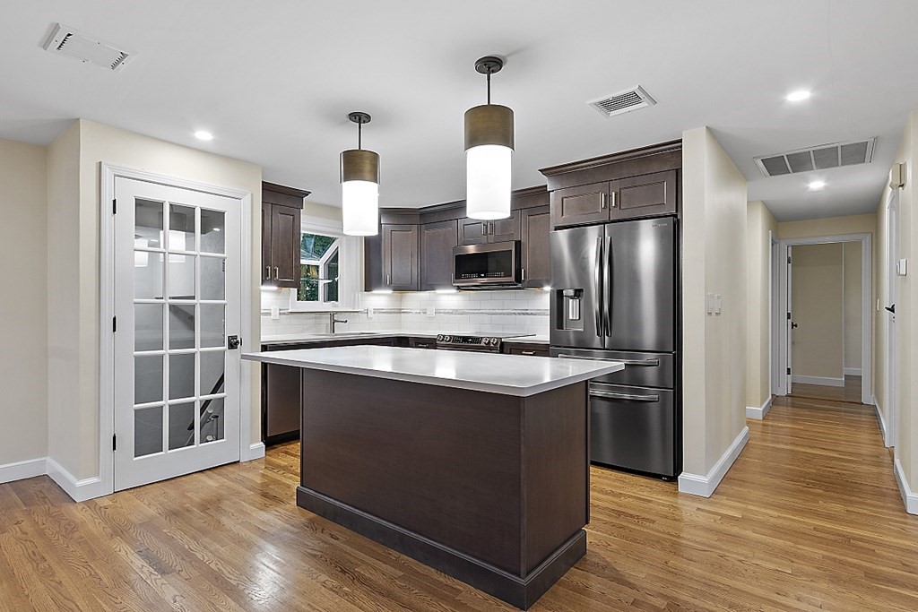 112 Kingston Road Waltham, MA 02451 - Photo 8 of 34