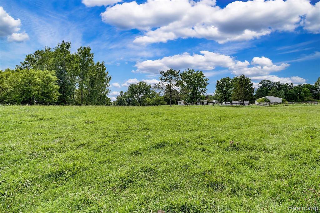 8110 Linden Road Fenton, MI 48430 - Photo 37 of 58