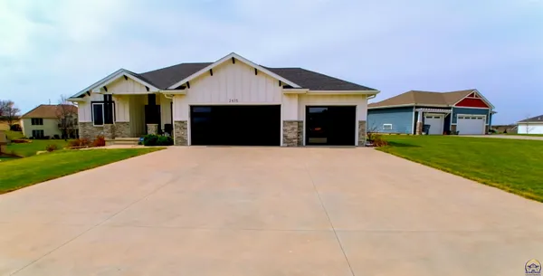 $569,000 | 2615 Twin Lakes Drive, Emporia, KS 66801