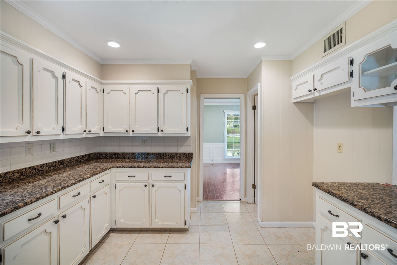 705 Spring Station Road Mobile, AL 36609 - Photo 11 of 35