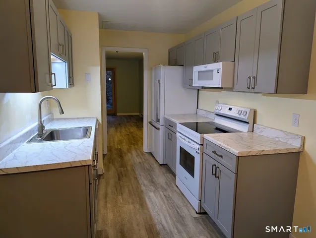 $170,000 | 21 Riveredge Drive, Unit 21, Winsted, CT 06098