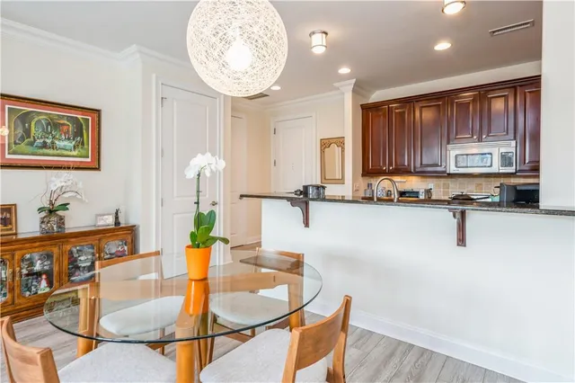 $1,390,000 | 1 Christie Place, Unit 205E, Scarsdale, NY 10583