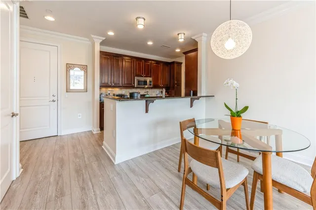 $1,390,000 | 1 Christie Place, Unit 205E, Scarsdale, NY 10583