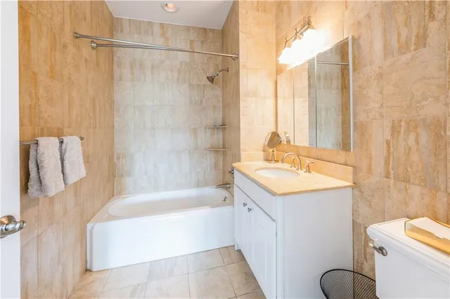 $1,390,000 | 1 Christie Place, Unit 205E, Scarsdale, NY 10583