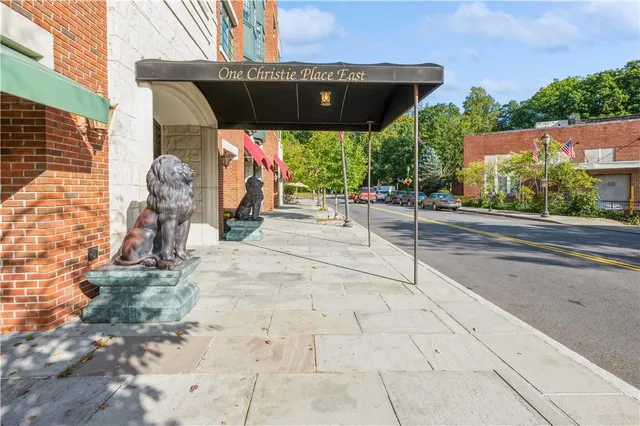 $1,390,000 | 1 Christie Place, Unit 205E, Scarsdale, NY 10583