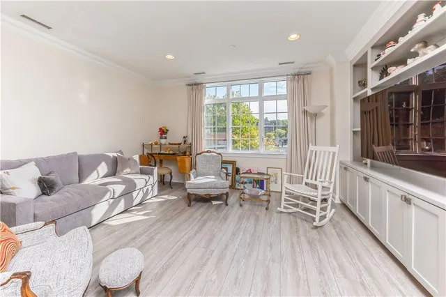 $1,390,000 | 1 Christie Place, Unit 205E, Scarsdale, NY 10583