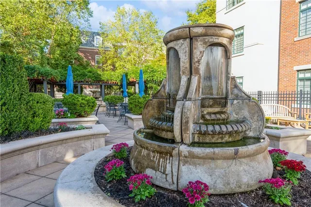 $1,390,000 | 1 Christie Place, Unit 205E, Scarsdale, NY 10583