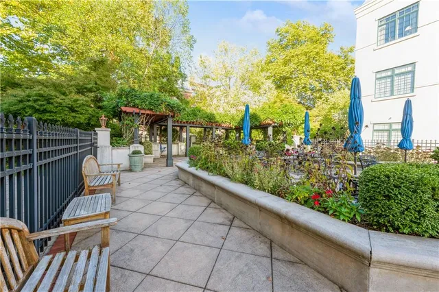 $1,390,000 | 1 Christie Place, Unit 205E, Scarsdale, NY 10583