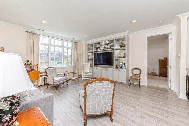 $1,390,000 | 1 Christie Place, Unit 205E, Scarsdale, NY 10583