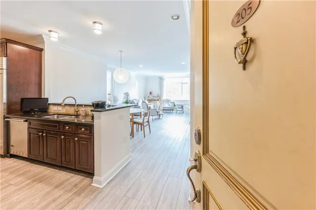 $1,390,000 | 1 Christie Place, Unit 205E, Scarsdale, NY 10583