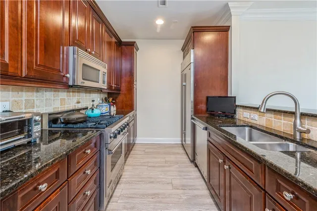 $1,390,000 | 1 Christie Place, Unit 205E, Scarsdale, NY 10583