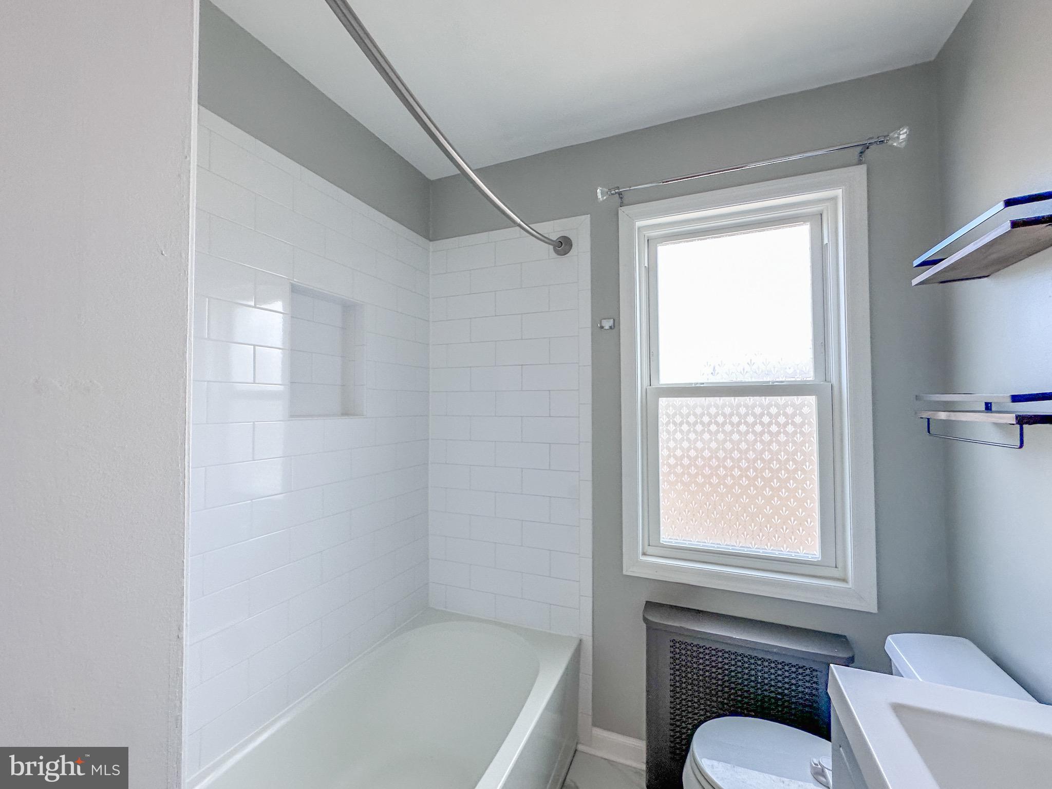 226 Guthrie Avenue Alexandria, VA 22305 - Photo 21 of 54 a bathroom with a toilet sink and bathtub