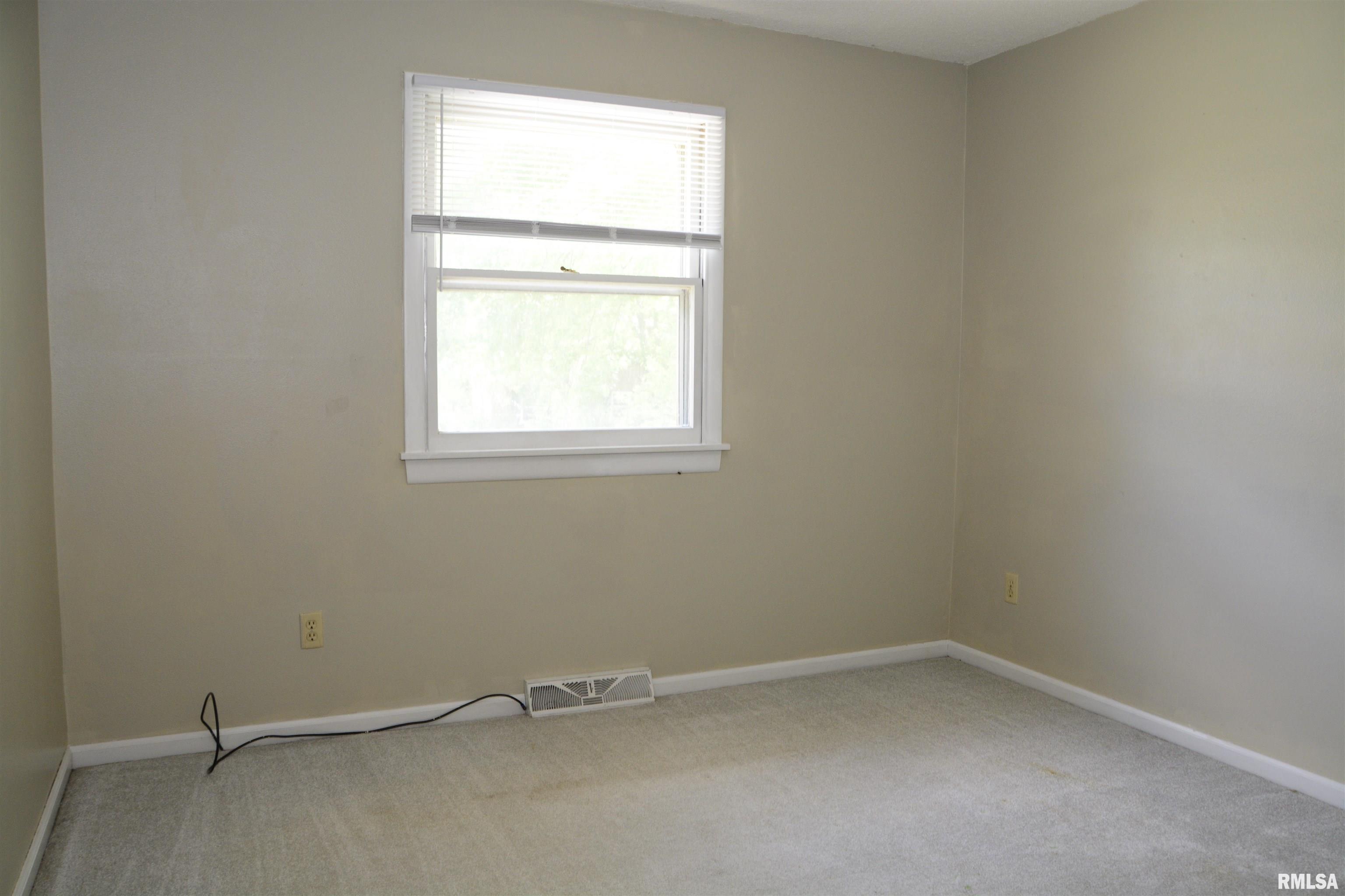 807 Meadow Drive Macomb, IL 61455 - Photo 15 of 24
