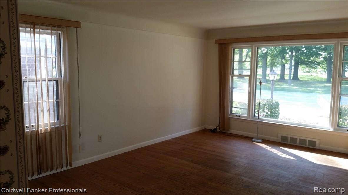 19341 Stephens Road Eastpointe, MI 48021 - Photo 3 of 11 3.jpg