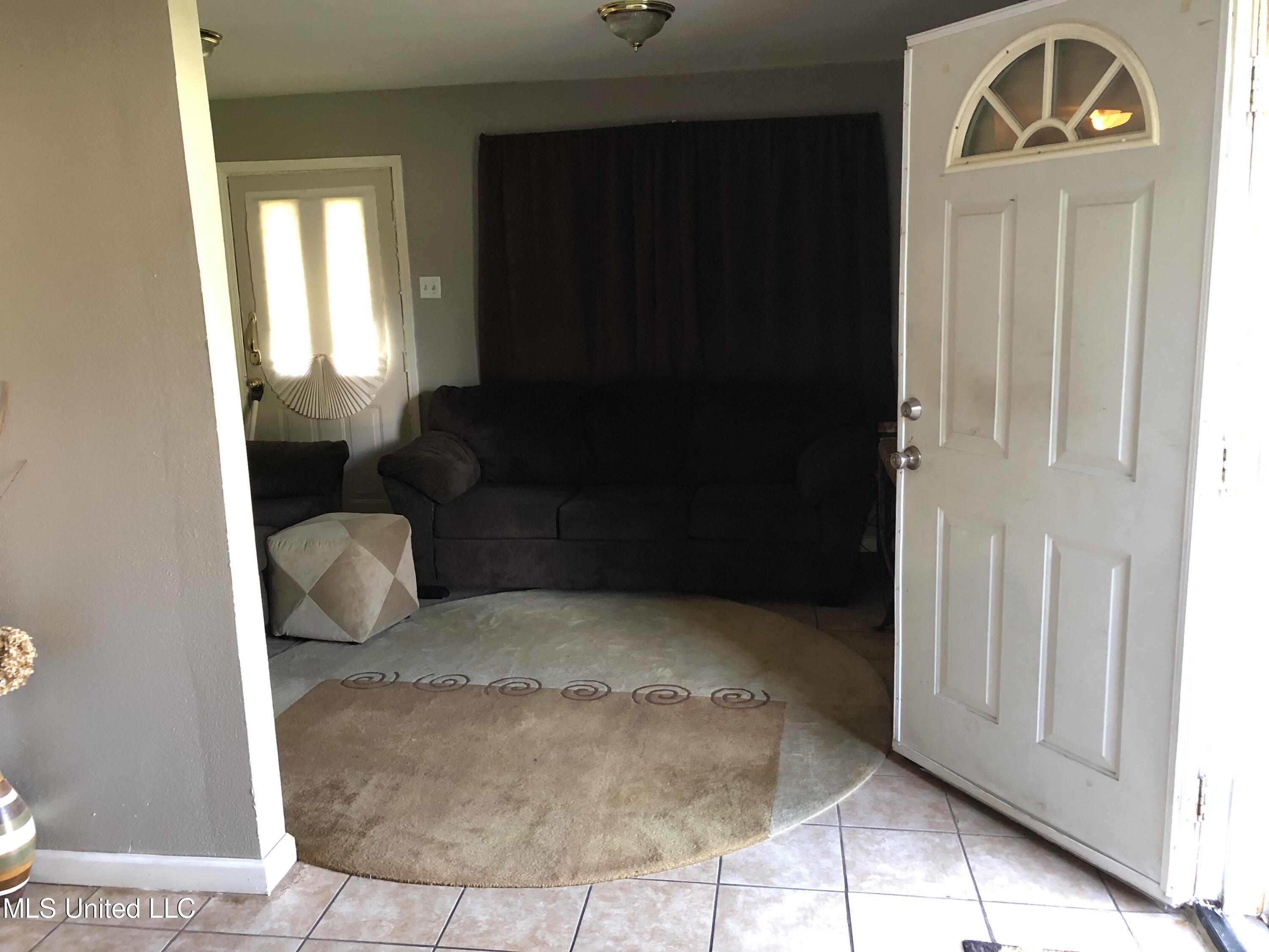 5324 Frederick Street Moss Point, MS 39563 - Photo 5 of 6 Living Room