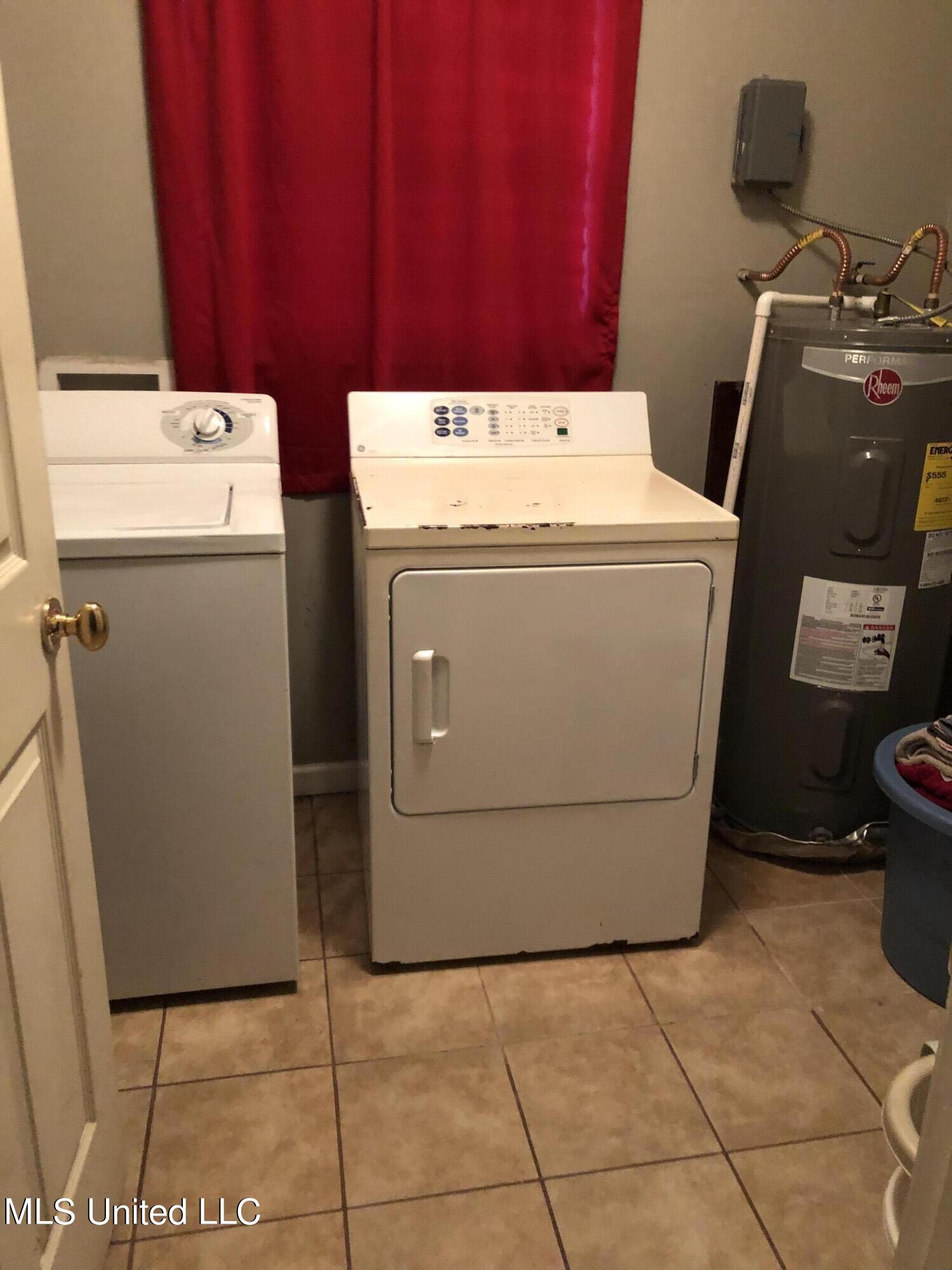 5324 Frederick Street Moss Point, MS 39563 - Photo 6 of 6 Laundry
