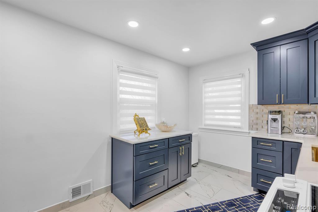 3360 Chestnut Street Dearborn, MI 48124 - Photo 9 of 36